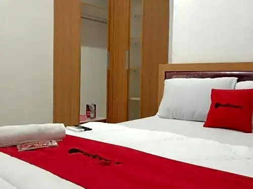 RedDoorz near Brastagi Supermarket Medan