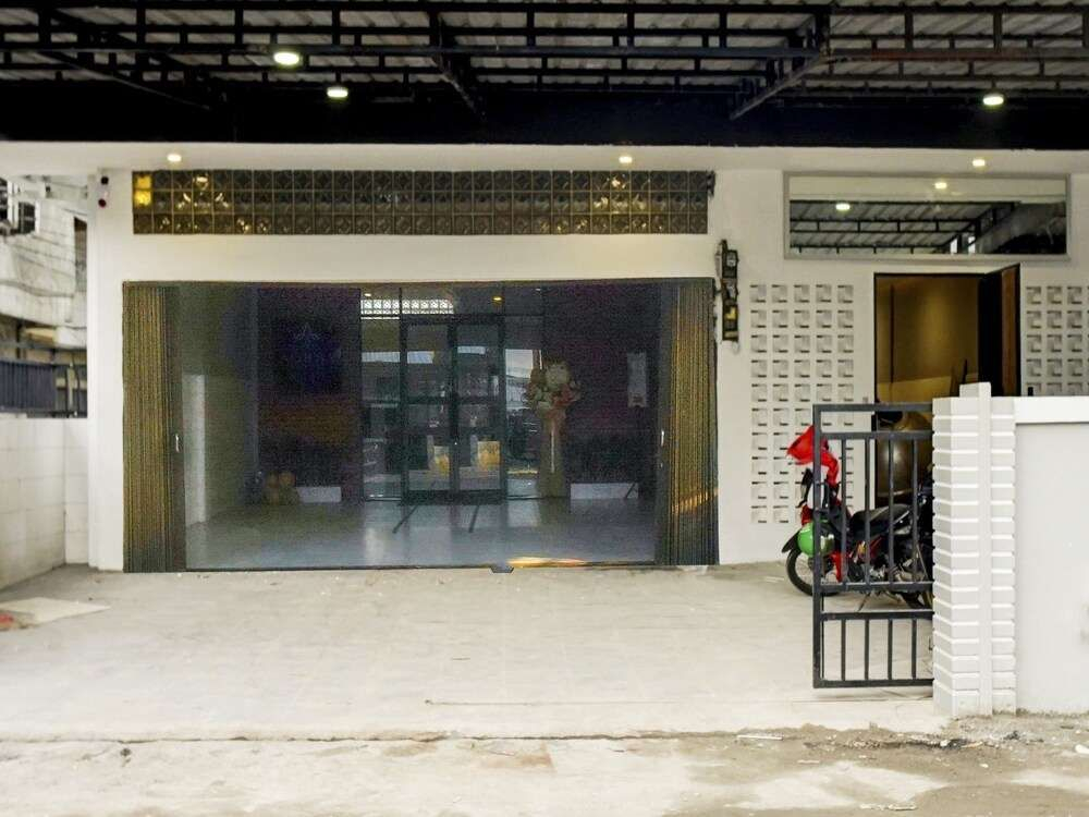 Super OYO Alhesa Residence