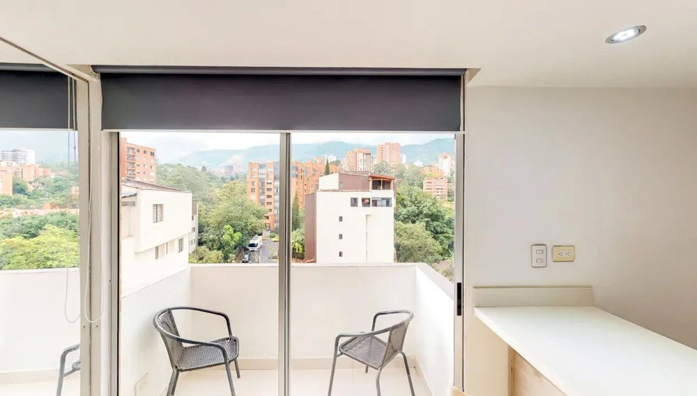 Comfortable city studio with balcony 810