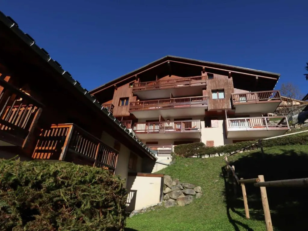 Appartement lumineux 2 chambres, parking, terrasse, proche commerces et pistes à Arêches-Beaufort - FR-1-342-226