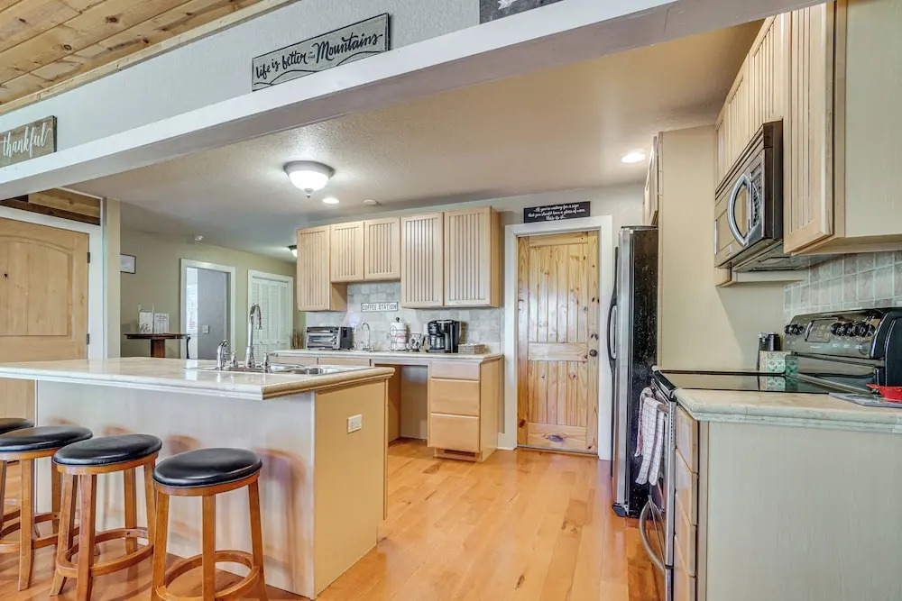 Luxe Helen Gem W/hot Tub + Pool Access