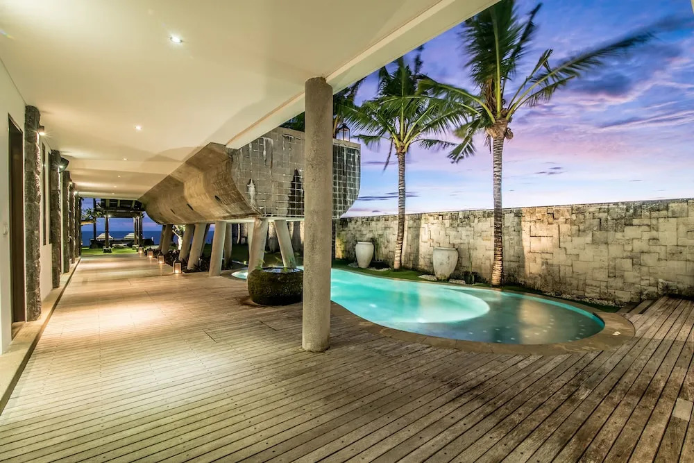 Absolute Cliff Front Pandawa Beach Villa