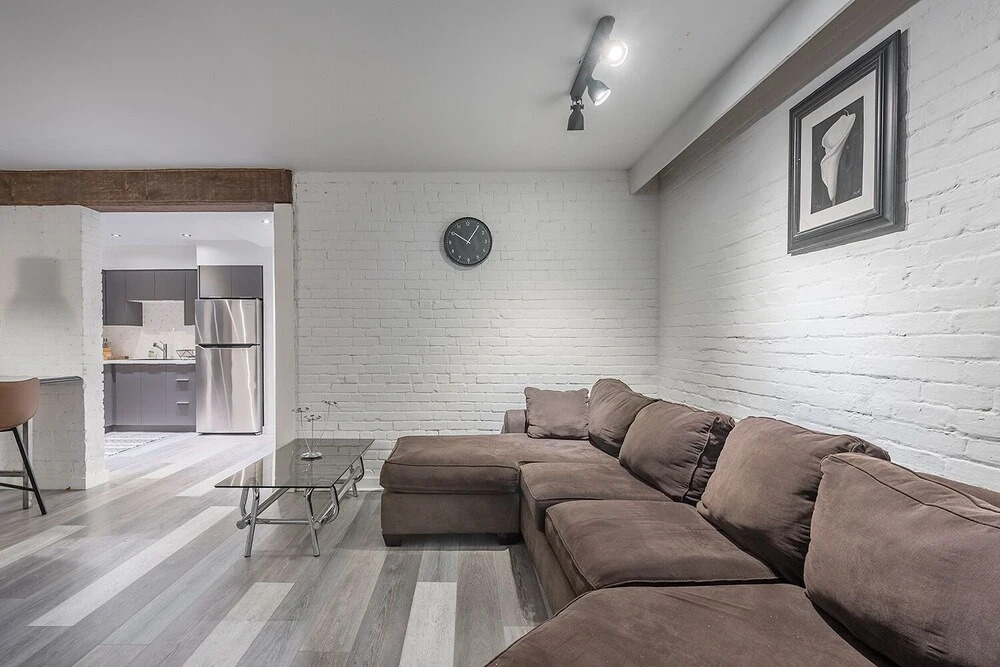 1BR APT in the HEART of Downtown