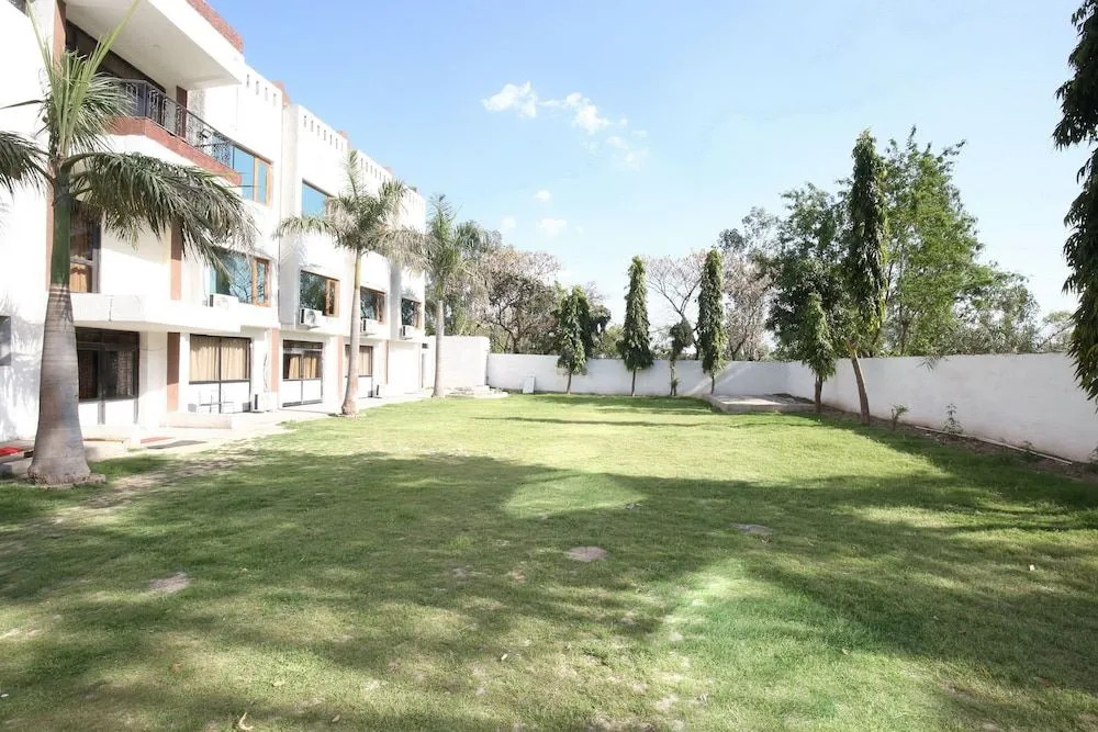 OYO 12767 Hotel Grand Chinar