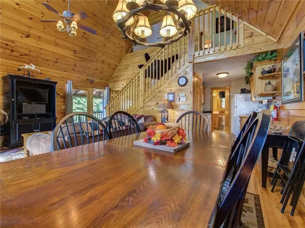 Komfy Kozy 3 Bedroom Home with Hot Tub
