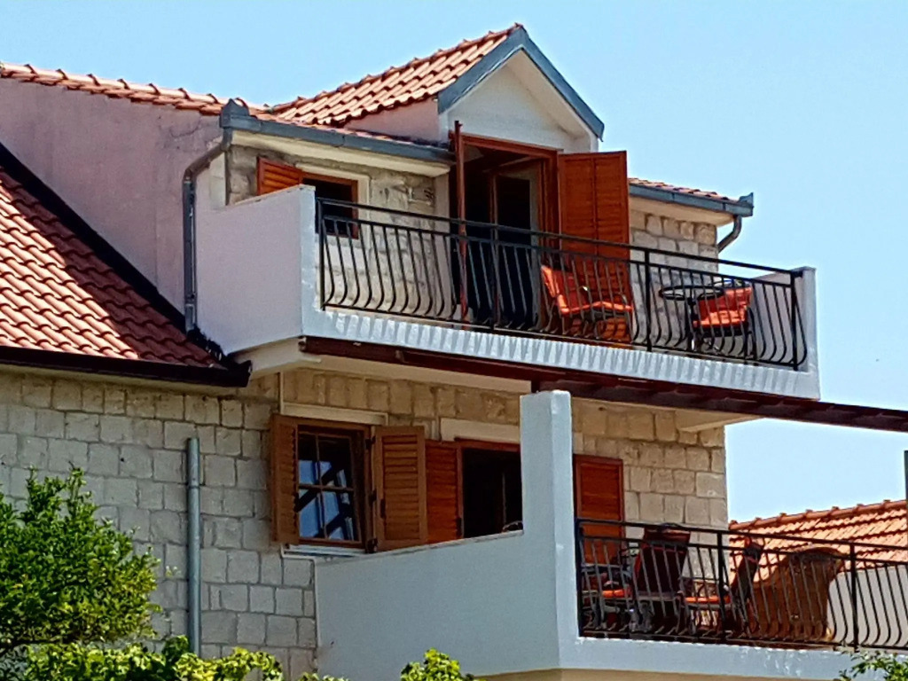 Central Apartment in Okrug Donji near Beach