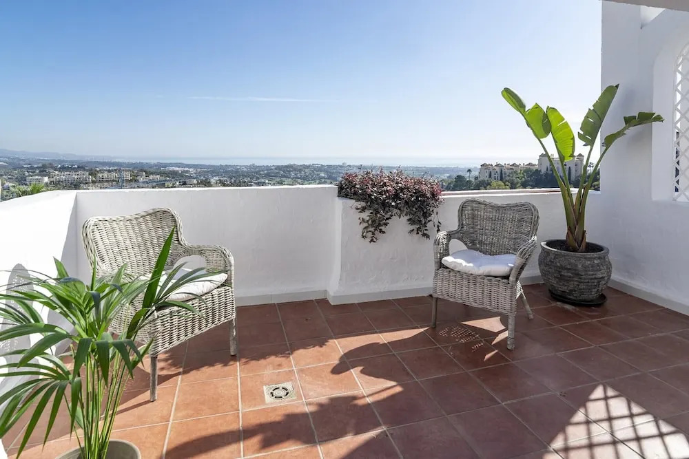 LCM - Modern 3 bedroom apt with stunning views