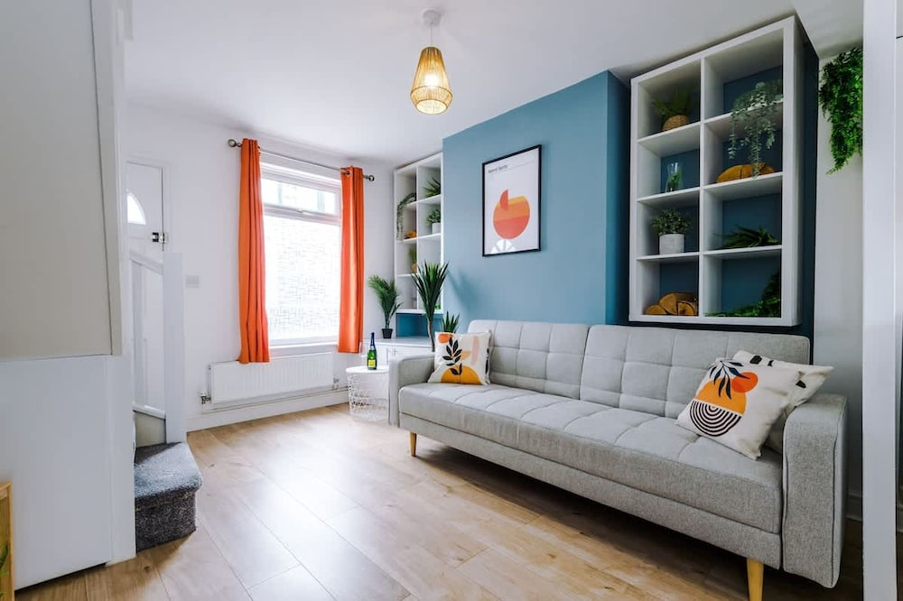 Stylish Home Incredible Location Sleeps 5
