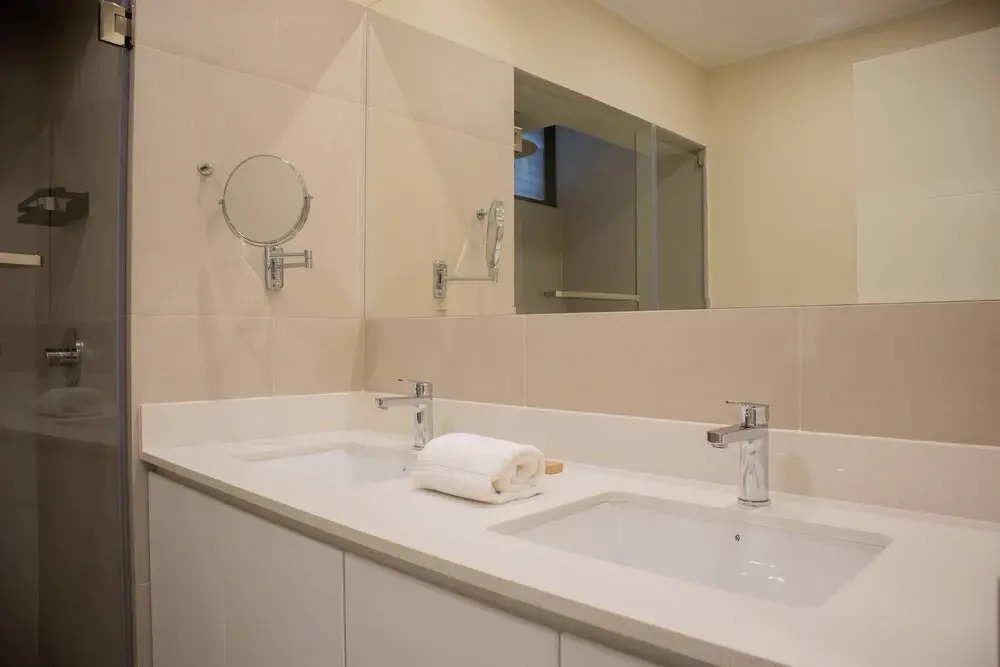 w Modern 3BR w Balcony Near Kennedy Park