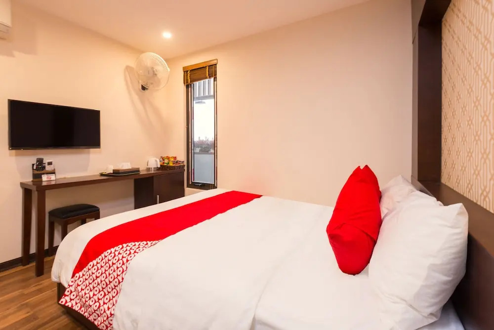 Thang Long Hotel by OYO Rooms