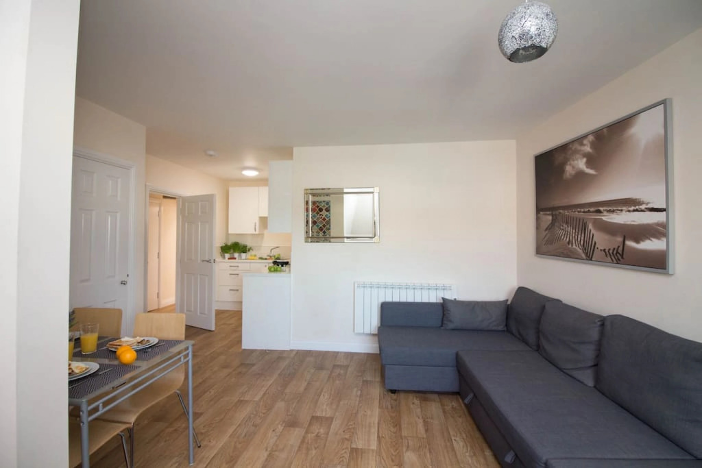 Stayzo Castle Point 18 Apartments - Premier Lodge