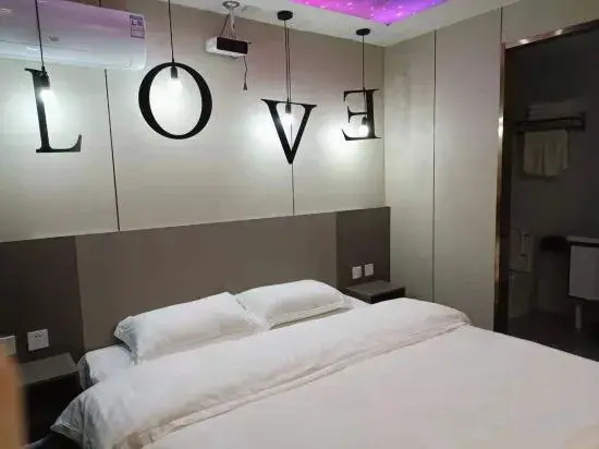 Beizhen Hongyunyuan Cinema Hotel