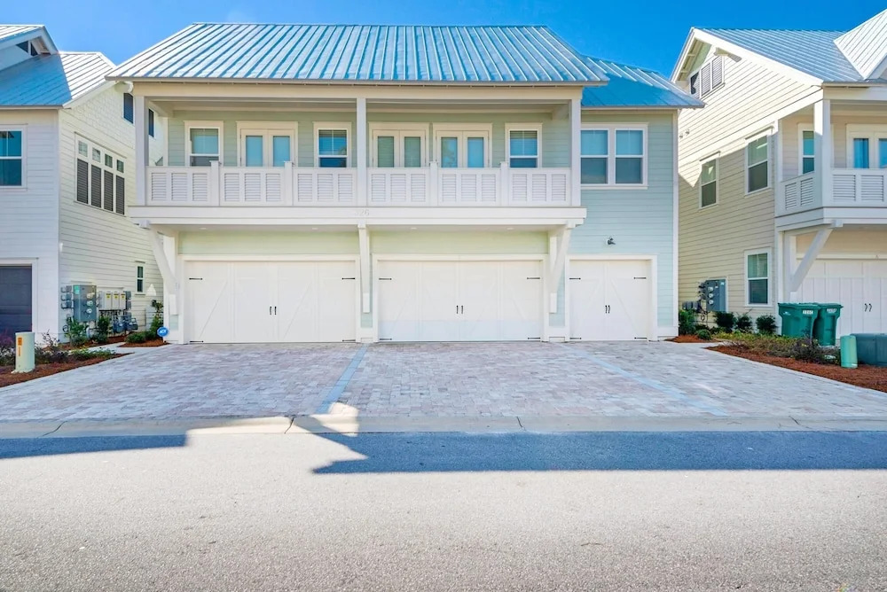 Town of Prominence 326b- Seaside Paradise