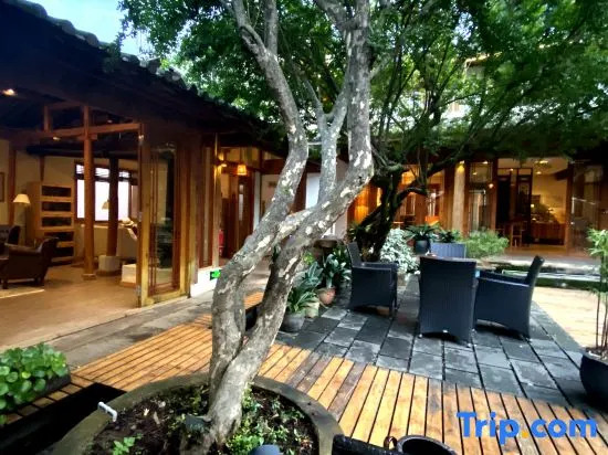 Shaxi Ancient Town Zhimei Yishu Inn (Nangu Zongxiang Branch)