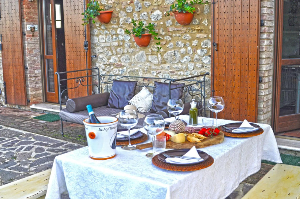 Wonderful house with hot tube and infinite view on Chianti 5 min drive form Siena-Cozy house