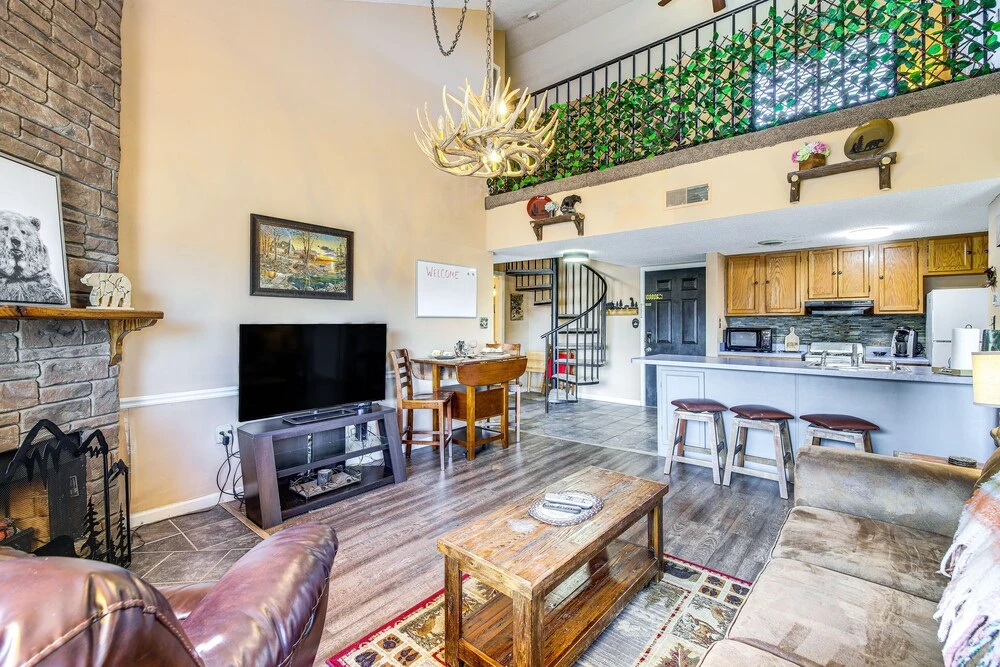 Gatlinburg Condo w/ Balcony: 4 Mi to Downtown!, Gatlinburg