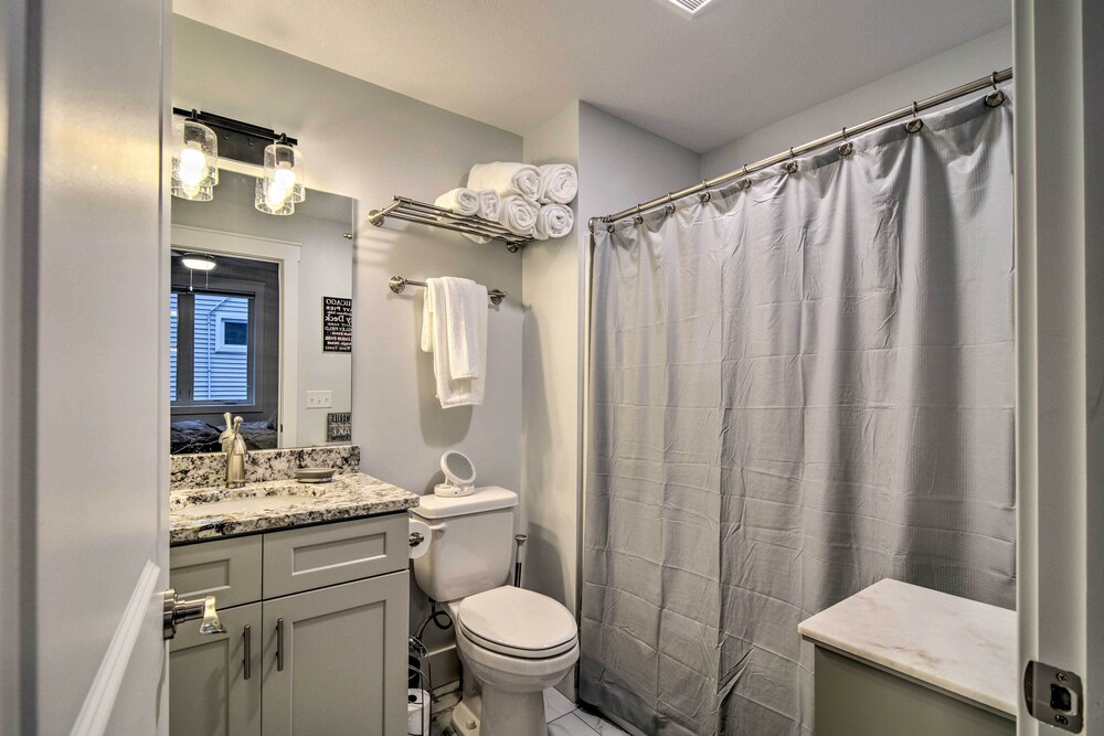 Centrally Located Traverse City Condo 1 Mi to Bay