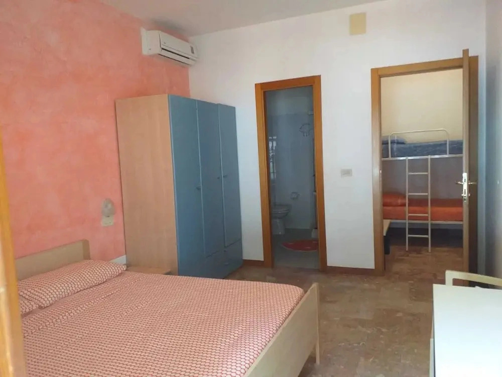 Room in B&B - Quadruple Room 5 Minutes From the sea