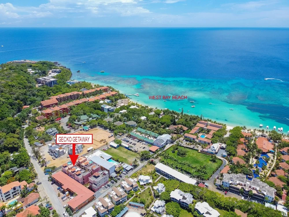 Gecko Getaway 2 Bedroom Condo by RedAwning