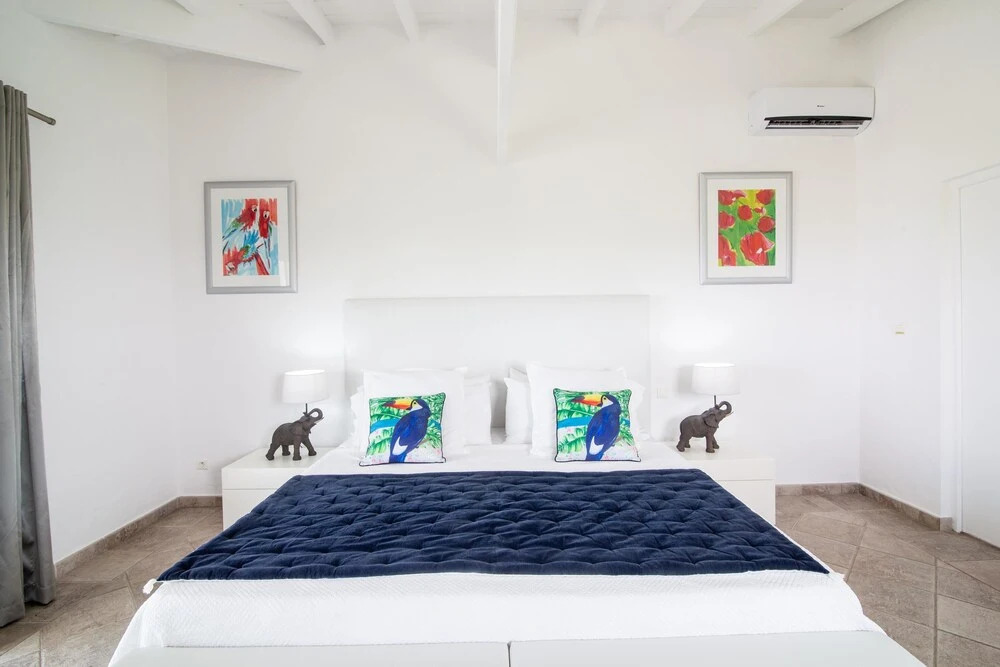 Exclusive Terres Basses Location, Full AC, Salt Water Pool, Wifi, Short Drive to the Beach!