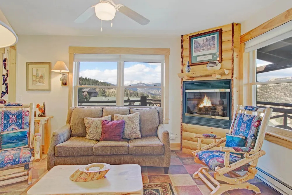 Ptarmigan Mountain 202 3 Bedroom Condo by RedAwning