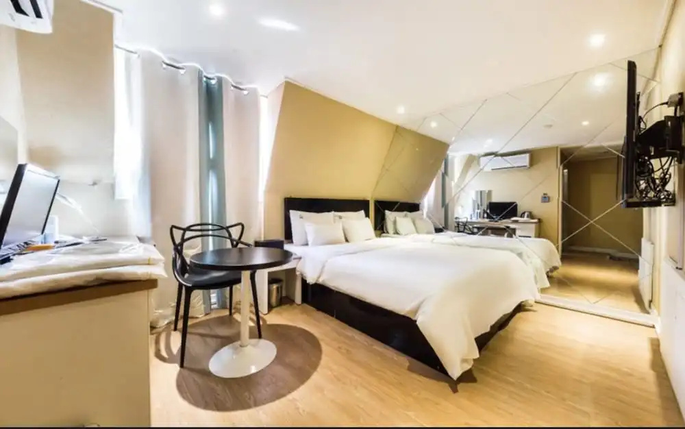Reem Hotel