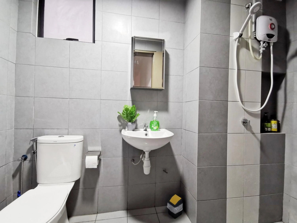Astetica Residences The Mines New WiFi Netflix Lake View