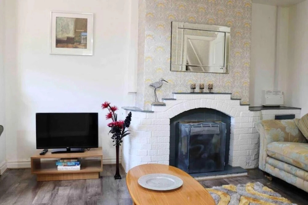 Cheerful 2 bedroom residential home