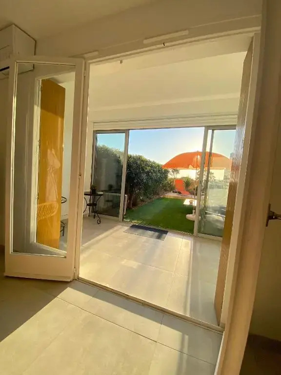 Somptueux appartement rénové en bord de mer