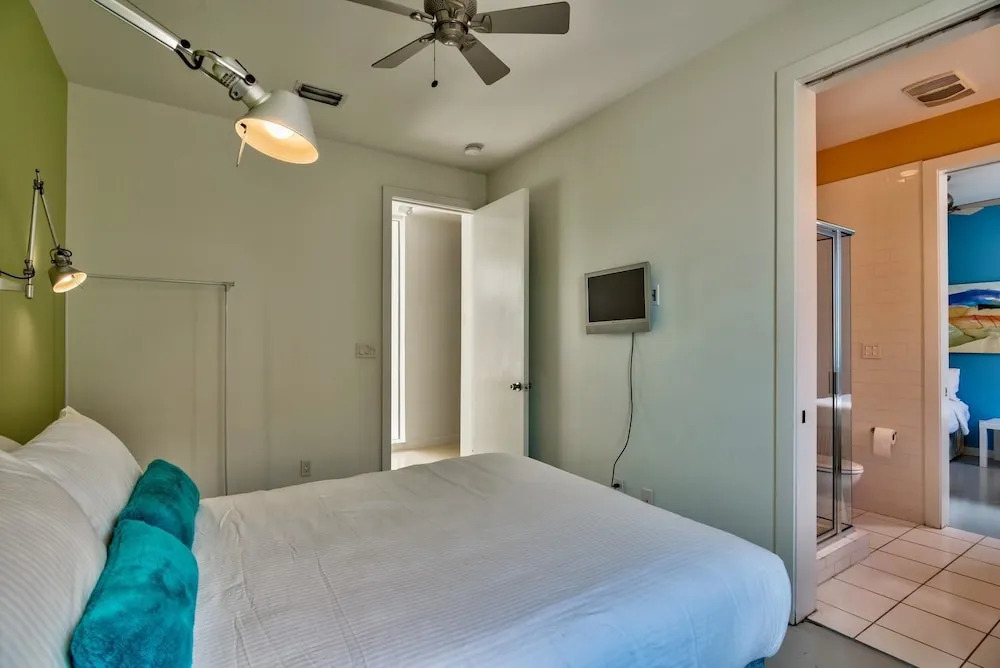 The White House of Holiday Isle 6 Bedroom Holiday Home by Five Star Properties