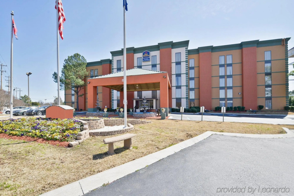 Best Western Plus Galleria Inn & Suites