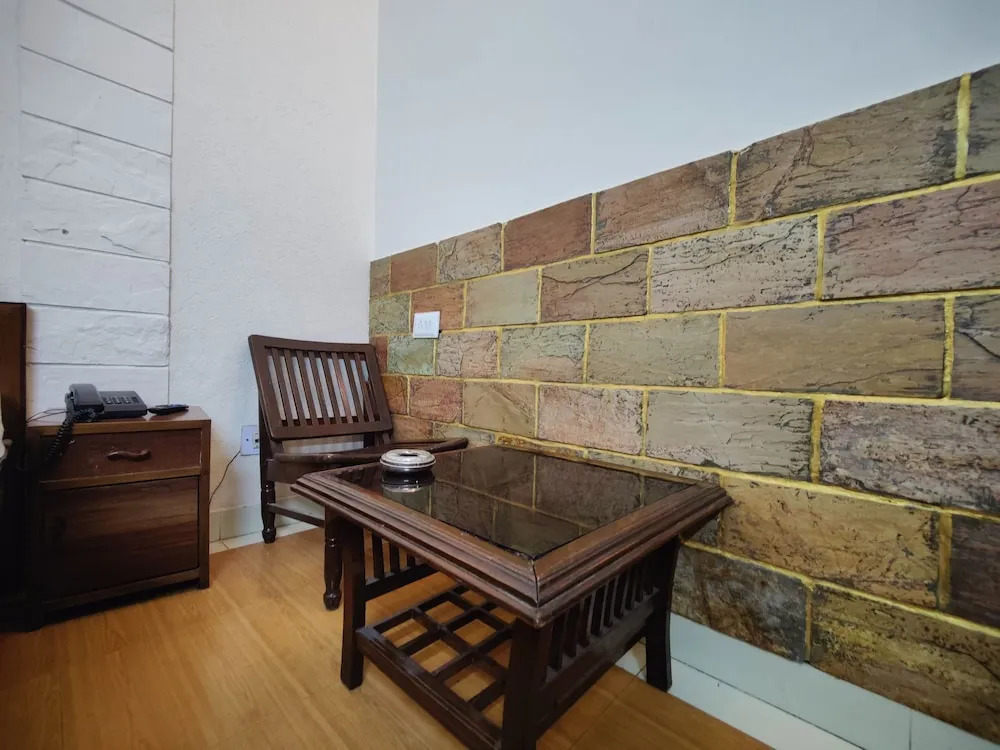 Harish Guest House -Railway Station Road