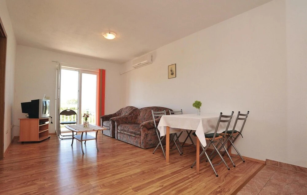 Beautiful Home in Lokva Rogoznica With Wifi and 2 Bedrooms