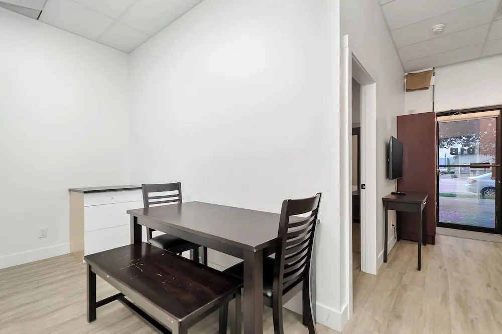 Charming 1BR Lakeside