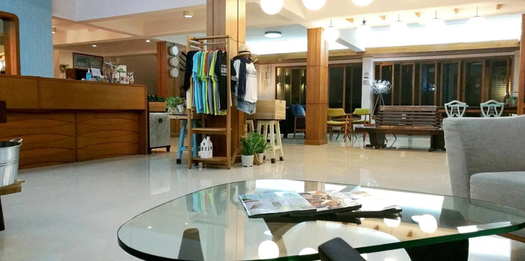 J2 Hotel