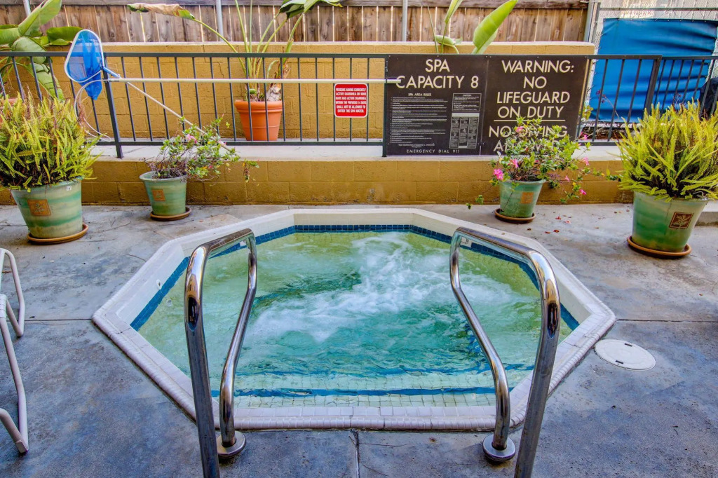 Sunshine Suites at Hillcrest
