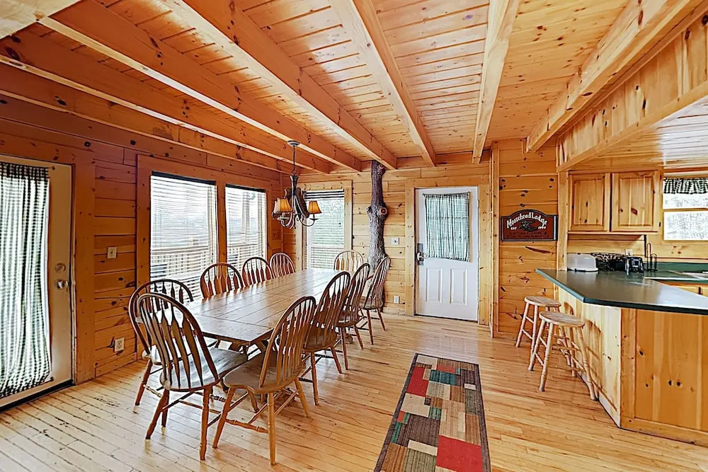 New Listing! Dollywood W/ Private Hot Tub 4 Bedroom Cabin