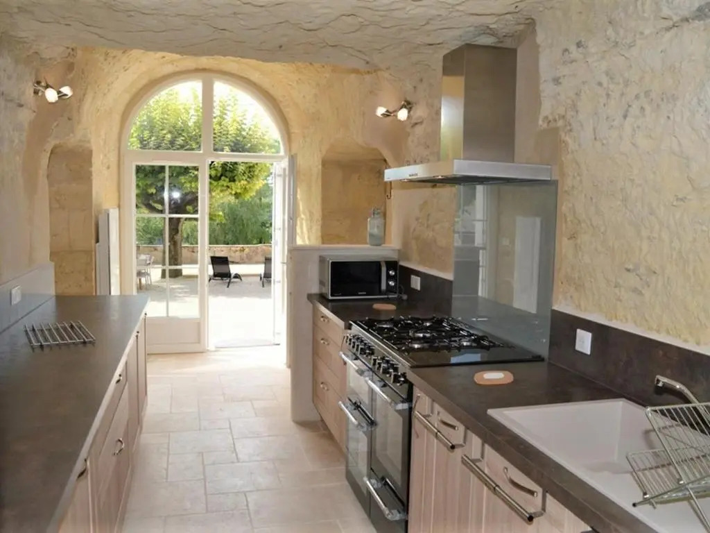 Maison troglodyte de charme avec salle de jeux et spa à Vouvray - FR-1-381-87