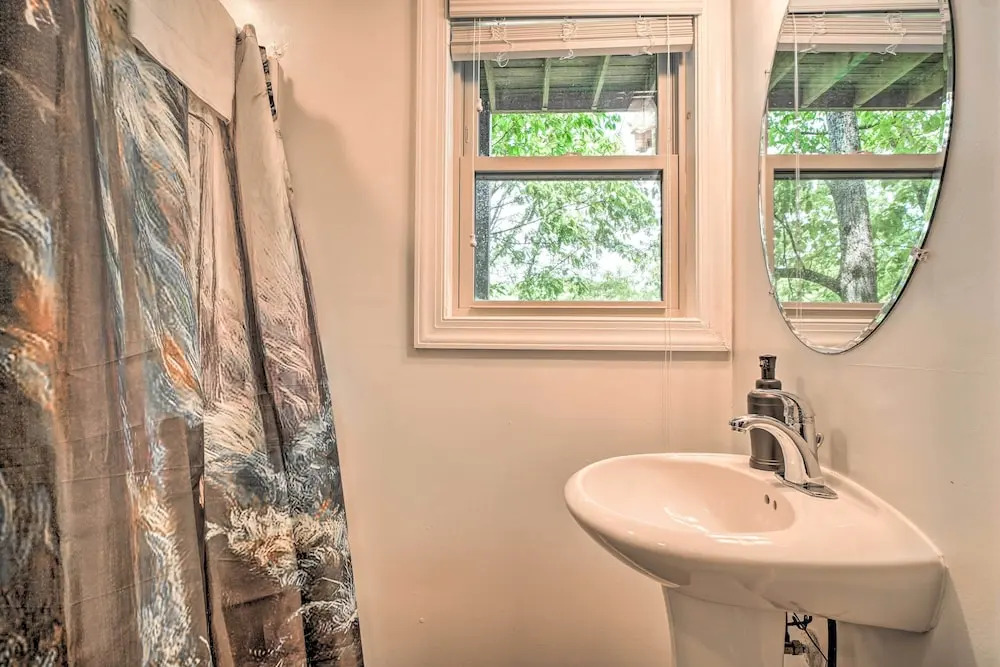 Saltwater Pool & Mtn-view Deck: Pigeon Forge Cabin