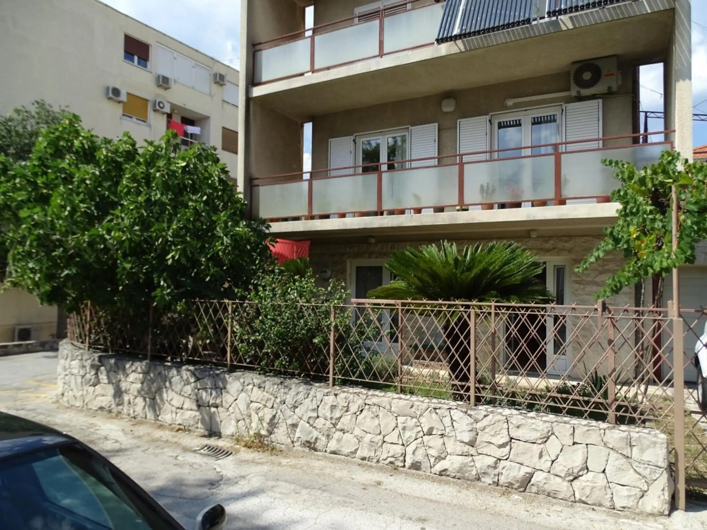 Job studio apartments