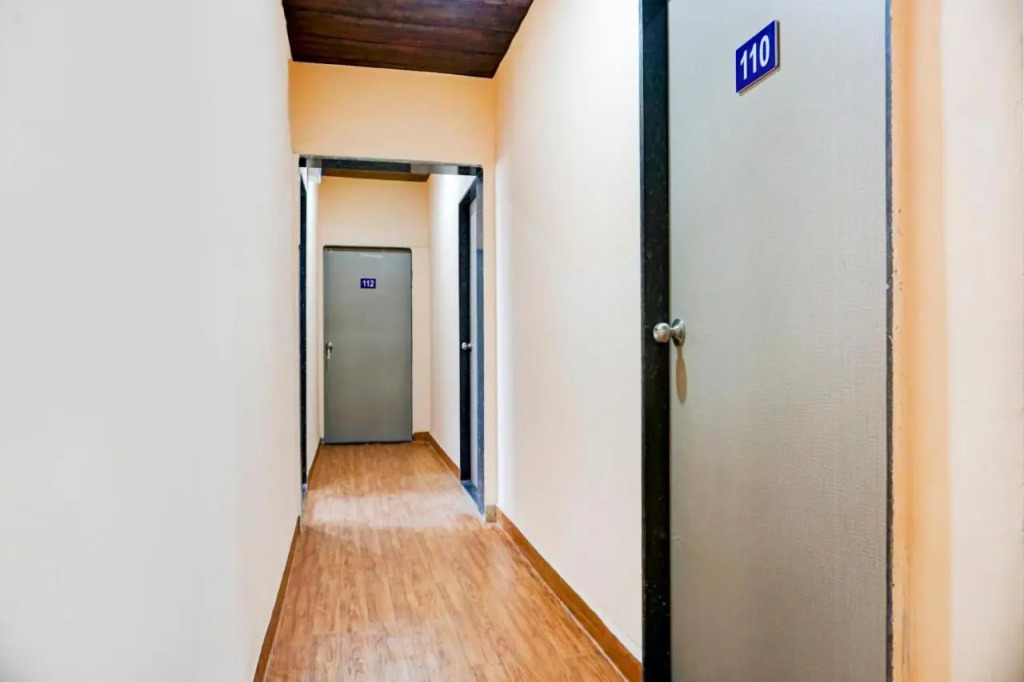 OYO 81205 Hotel Manikyaa