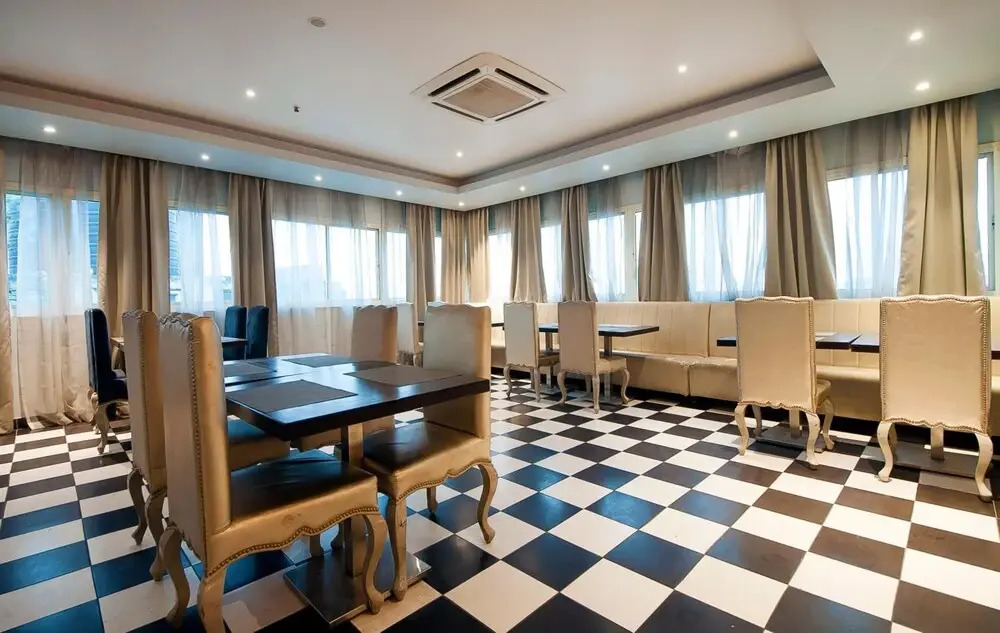 Airport Hotel De Aura