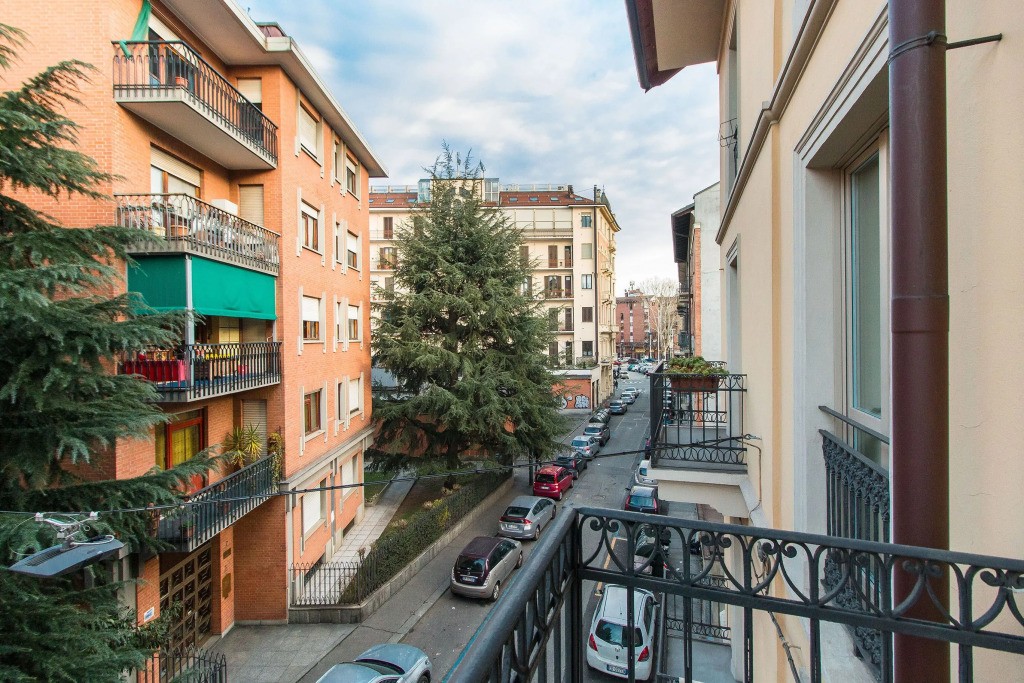 Colorful Statuto Square Design Apart