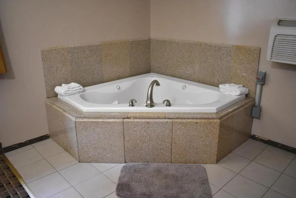 Economy Inn & Suites