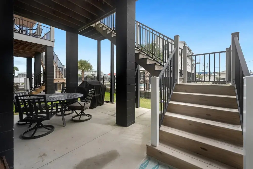 Second-row Home Just Across The Street From The Beach Access, Community Pool 5 Bedroom Home by Peace Vacations