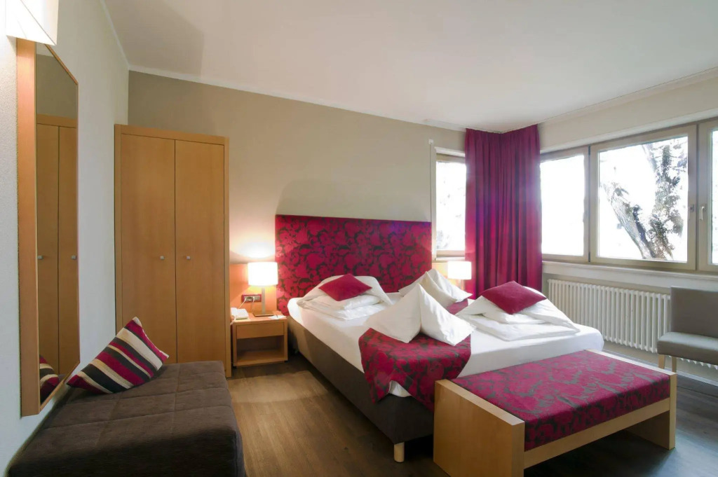 Flora Hotel & Suites