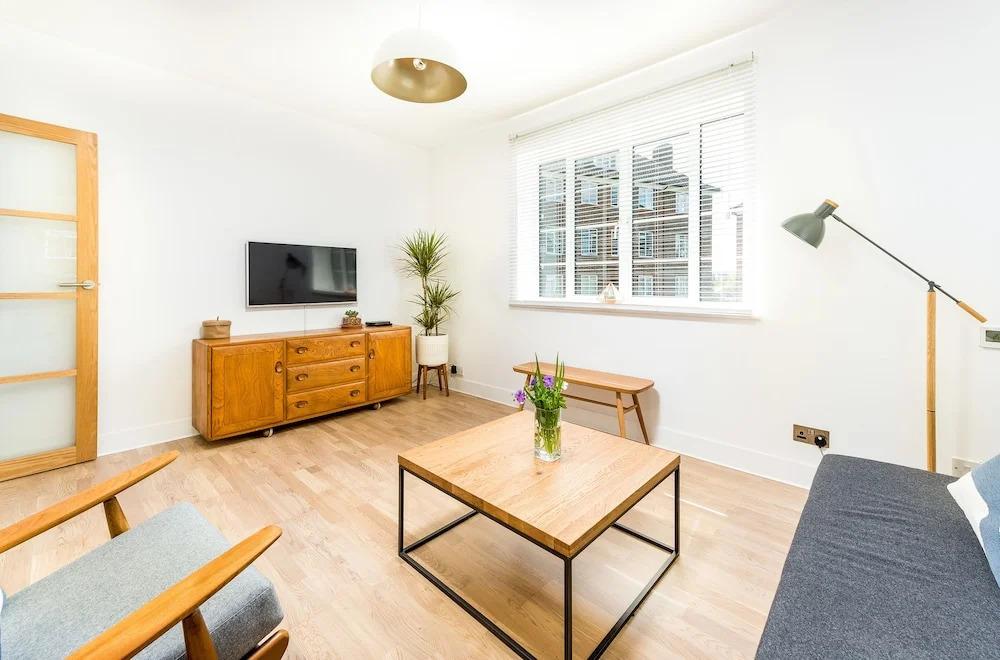 Sensational Southfields Home by King George's Park