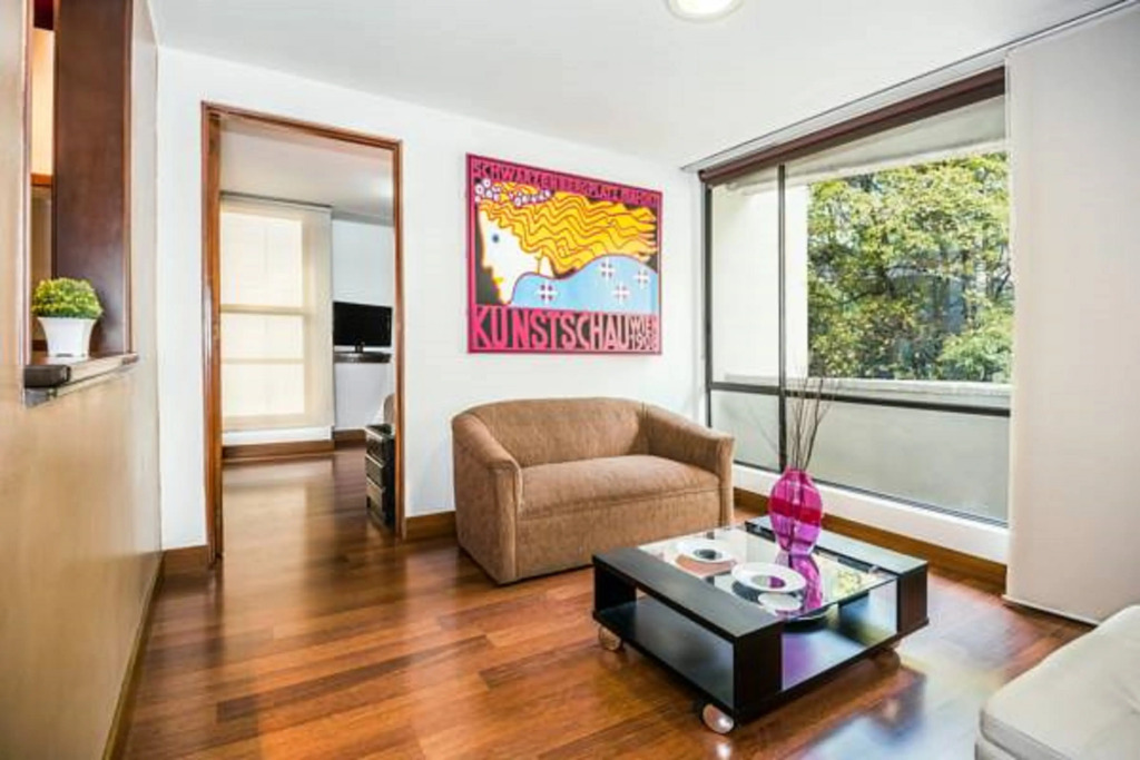 Lloyds Apartasuites Parque 93
