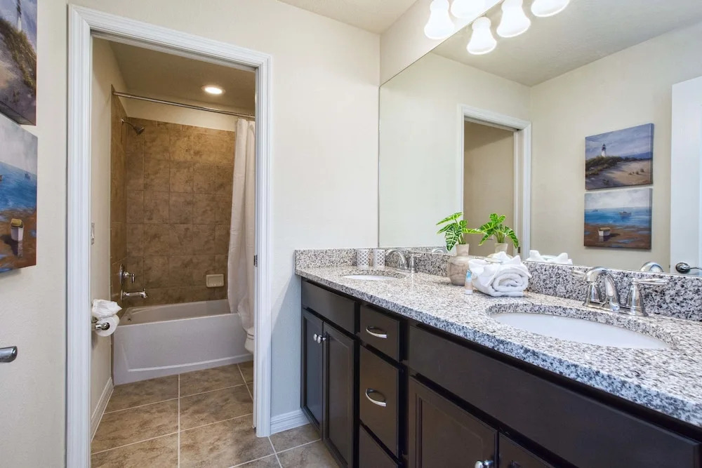 Windsor at Westside-6 Bedrooms House w/pool-3720WW
