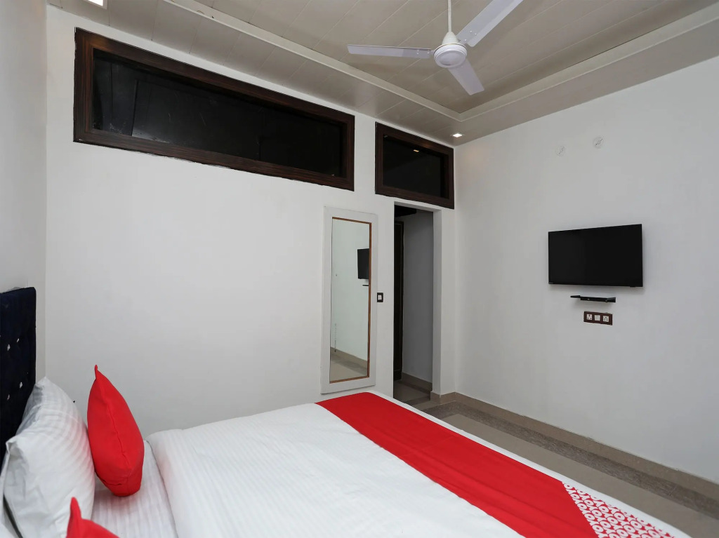 OYO Flagship Hotel Uk-07